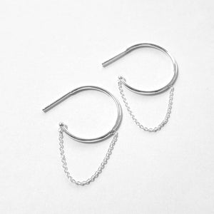 Minimalist Silver Hoop Earrings with Chain Detail - Modern Ear Cuff Style - Model 1214-026