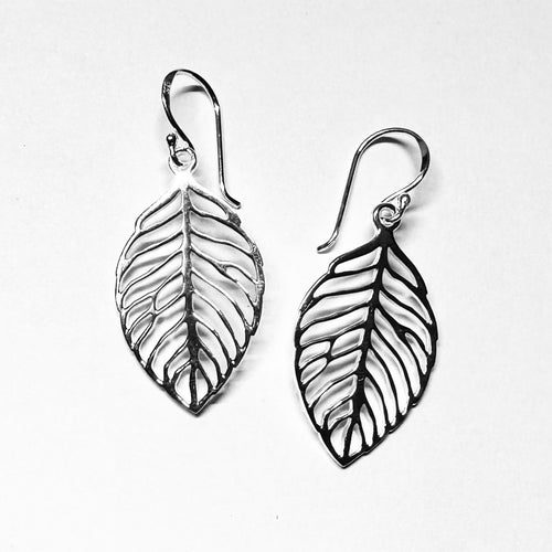 Elegant Sterling Silver Leaf Vein Earrings - Nature-Inspired Botanical Jewelry - Model 1212-096
